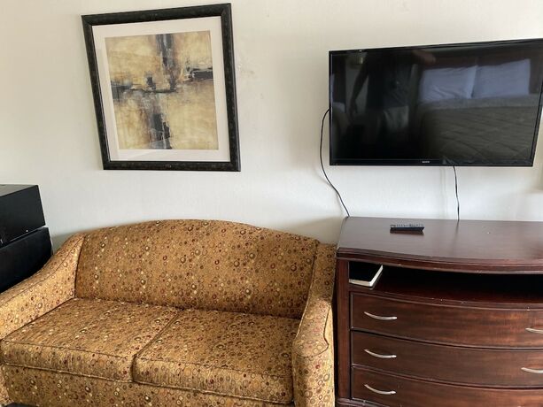 Imagen de la habitación del Hotel American Inn and Suites. Foto 18