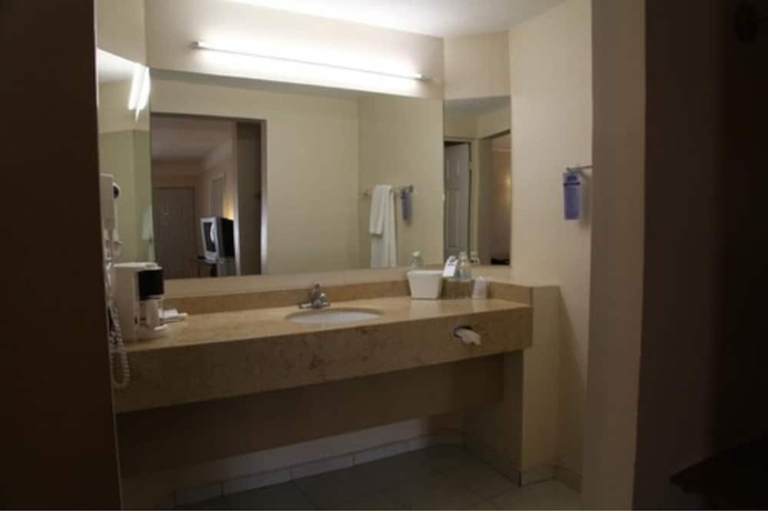 Imagen de la habitación del Hotel American Inn and Suites Hidalgo Del Parral. Foto 15