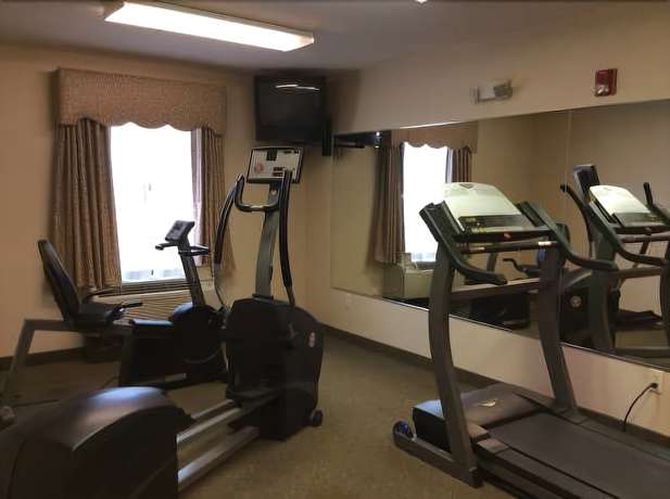 Imagen de los interiores del Hotel American Inn and Suites - High Point NC. Foto 15