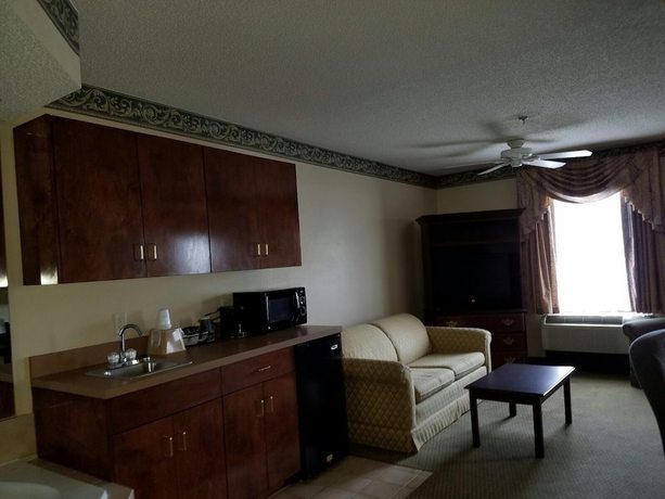 Imagen de la habitación del Hotel American Inn and Suites - High Point NC. Foto 9
