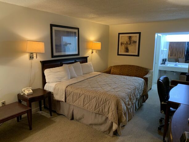 Imagen de la habitación del Hotel American Inn and Suites, Jennings. Foto 17