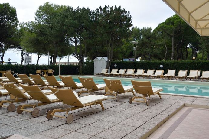 Imagen de la piscina del Hotel American, Lignano Sabbiadoro. Foto 17