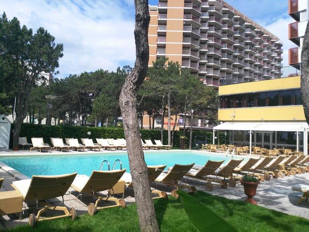 Imagen de la piscina del Hotel American, Lignano Sabbiadoro. Foto 18