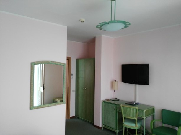 Imagen de la habitación del Hotel American, Lignano Sabbiadoro. Foto 8