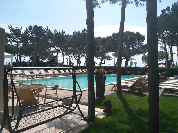 Imagen de la piscina del Hotel American, Lignano Sabbiadoro. Foto 19