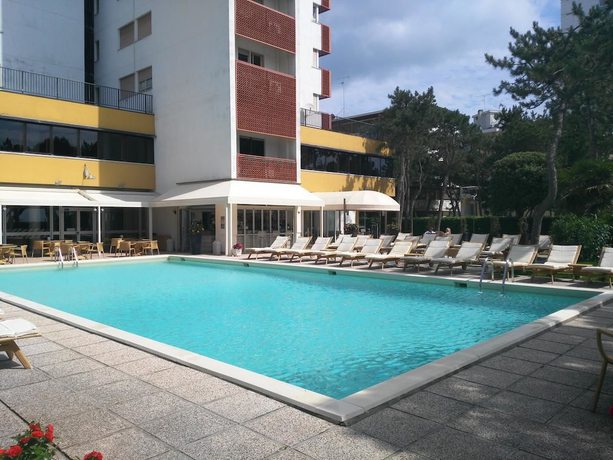 Imagen de la piscina del Hotel American, Lignano Sabbiadoro. Foto 20
