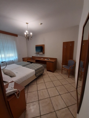 Imagen de la habitación del Hotel American, Pozzuoli. Foto 7