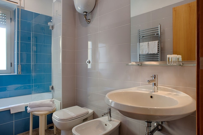 Imagen de la habitación del Hotel American, Pozzuoli. Foto 15