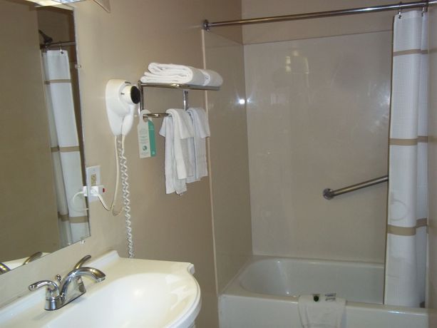 Imagen de la habitación del Hotel American Regency Inn. Foto 2