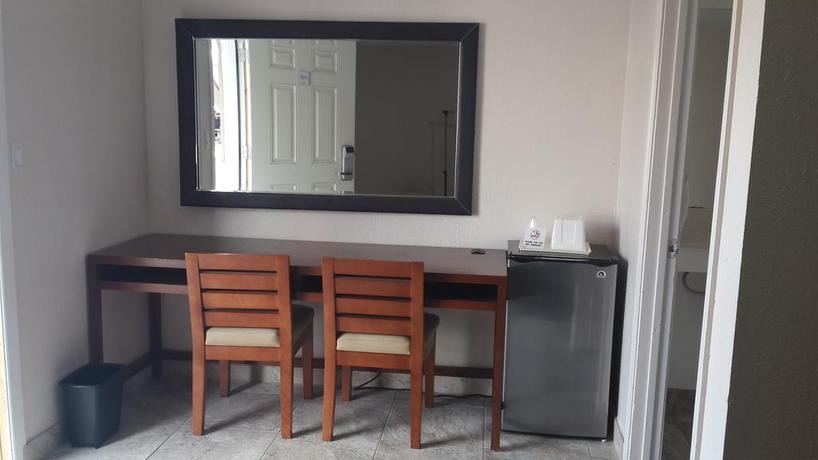 Imagen de la habitación del Hotel American Regency Inn. Foto 7