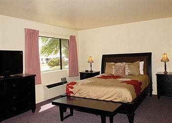 Imagen de la habitación del Hotel American Regency Suites. Foto 3