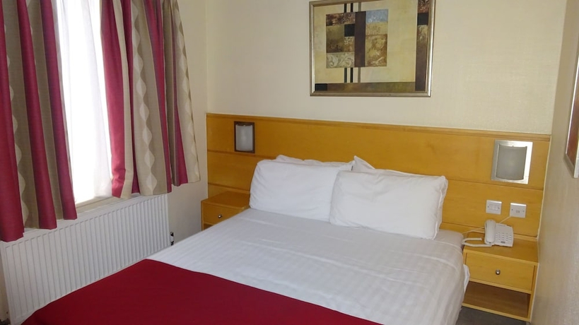 Imagen de la habitación del Hotel Americana. Foto 5