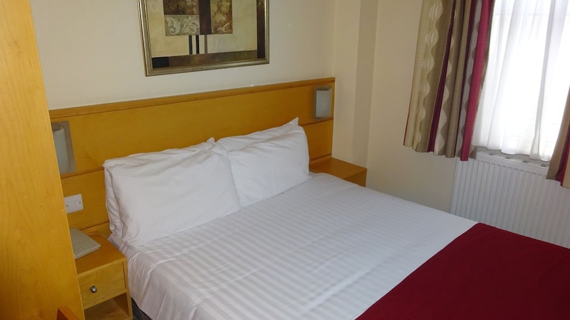 Imagen de la habitación del Hotel Americana. Foto 6