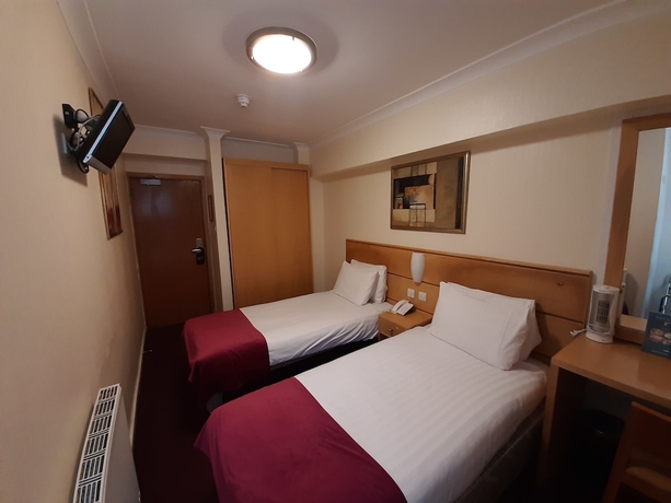 Imagen de la habitación del Hotel Americana. Foto 11