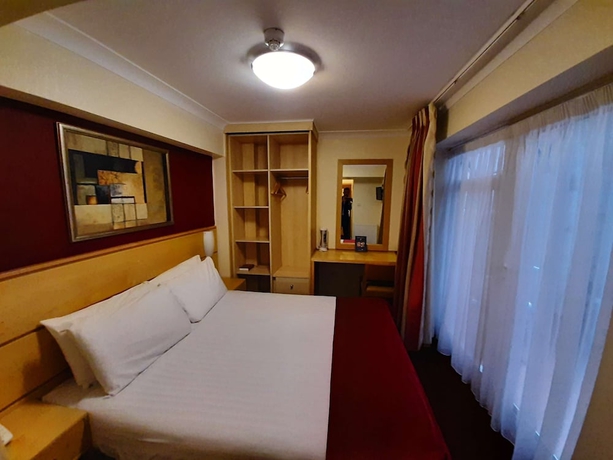 Imagen de la habitación del Hotel Americana. Foto 13