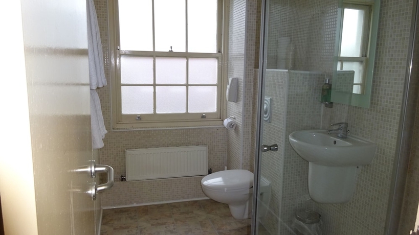 Imagen de la habitación del Hotel Americana. Foto 14