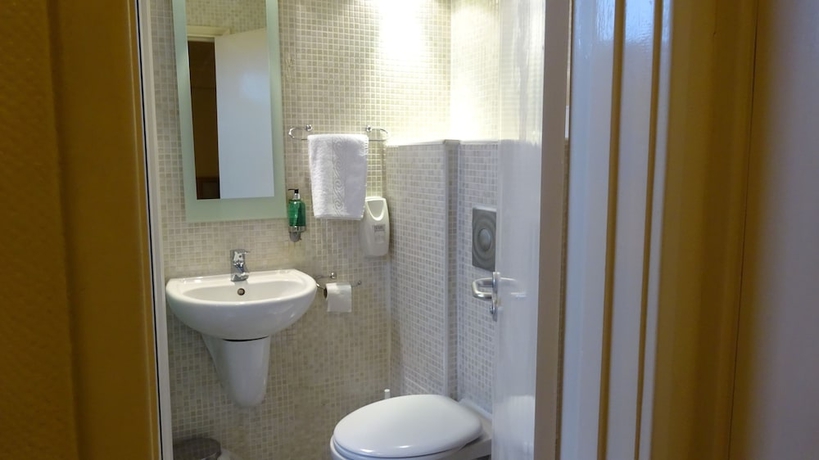 Imagen de la habitación del Hotel Americana. Foto 15