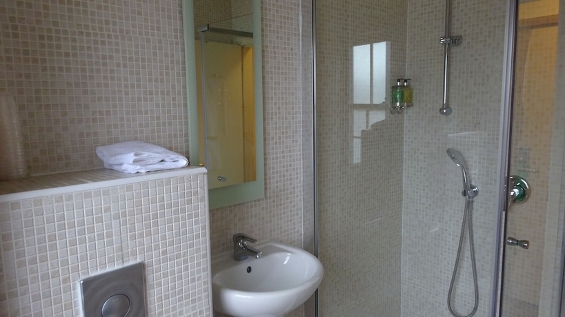 Imagen de la habitación del Hotel Americana. Foto 16