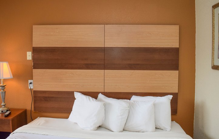 Imagen de la habitación del Hotel Americana Inn, A Travelodge By Wyndham. Foto 6