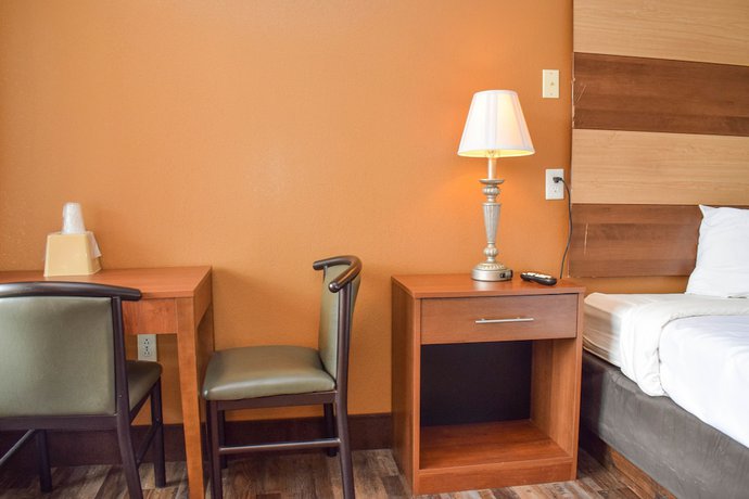 Imagen de la habitación del Hotel Americana Inn, A Travelodge By Wyndham. Foto 7