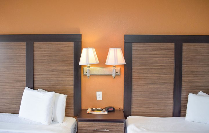 Imagen de la habitación del Hotel Americana Inn, A Travelodge By Wyndham. Foto 10