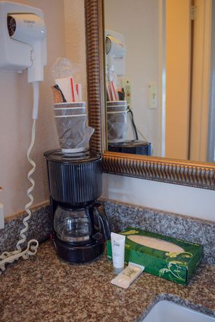 Imagen de la habitación del Hotel Americana Inn, A Travelodge By Wyndham. Foto 11