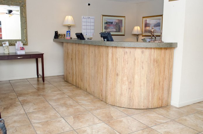 Imagen de los interiores del Hotel Americana Inn, A Travelodge By Wyndham. Foto 17