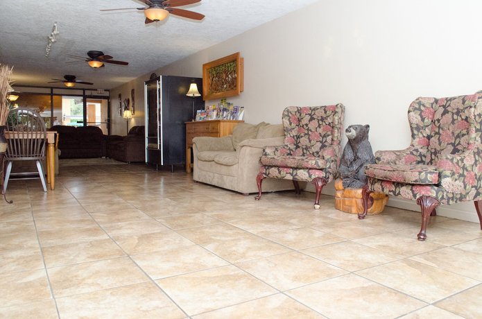 Imagen de los interiores del Hotel Americana Inn, A Travelodge By Wyndham. Foto 19