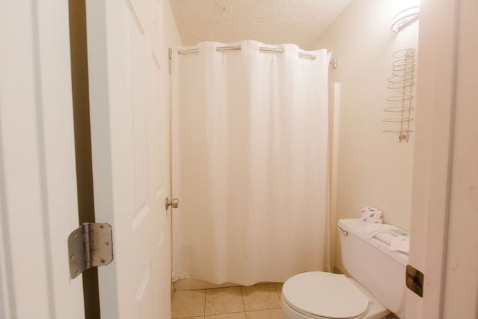 Imagen de la habitación del Hotel Americana Inn, A Travelodge By Wyndham. Foto 14