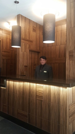 Imagen de los interiores del Hotel Americana Inn, Midtown. Foto 17