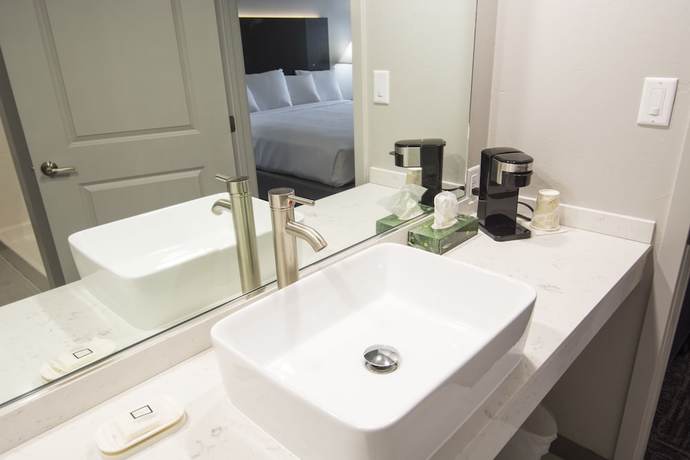 Imagen de la habitación del Hotel Americana Modern. Foto 15