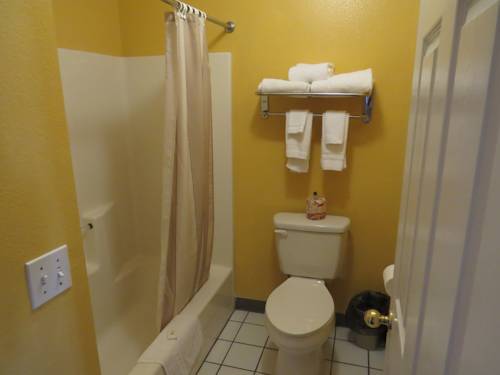 Imagen de la habitación del Hotel America's Best Inn and Suites, St. George. Foto 11