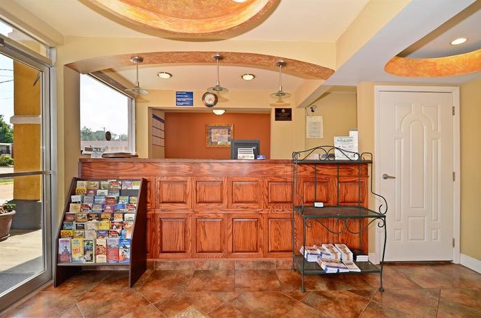 Imagen de los interiores del Hotel Americas Best Value Inn Alexandria. Foto 20