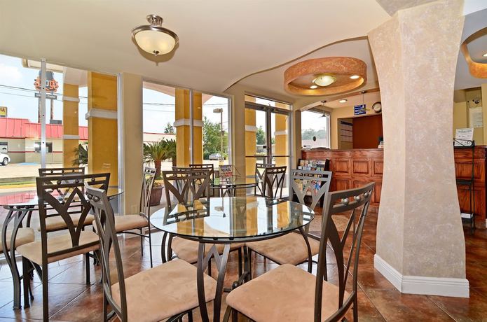 Imagen del bar/restaurante del Hotel Americas Best Value Inn Alexandria. Foto 3