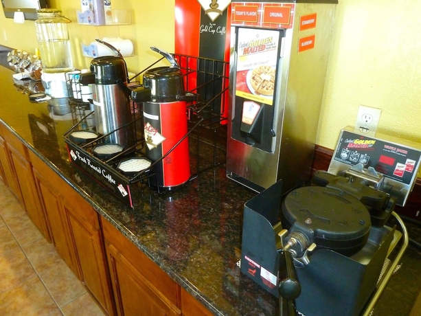 Imagen del bar/restaurante del Hotel Americas Best Value Inn Alpine. Foto 5