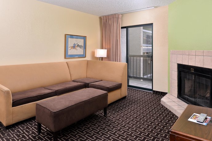 Imagen de la habitación del Hotel Americas Best Value Inn And Suites Extended Stay Tulsa. Foto 9