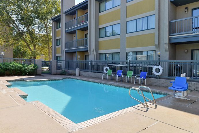 Imagen general del Hotel Americas Best Value Inn And Suites Extended Stay Tulsa. Foto 1