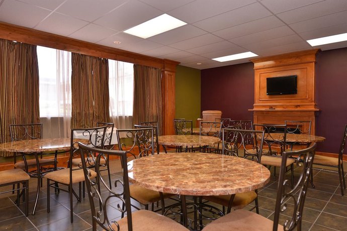 Imagen del bar/restaurante del Hotel Americas Best Value Inn And Suites Kansas City. Foto 3