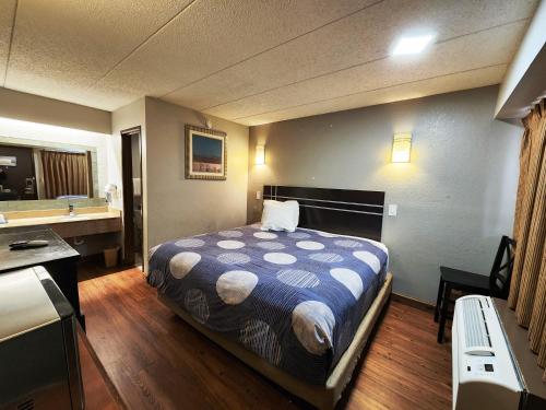 Imagen de la habitación del Hotel Americas Best Value Inn And Suites Little Rock At Scott Hamilton Dr. Foto 5
