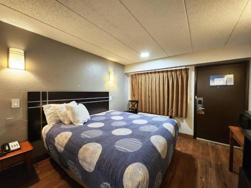 Imagen de la habitación del Hotel Americas Best Value Inn And Suites Little Rock At Scott Hamilton Dr. Foto 7