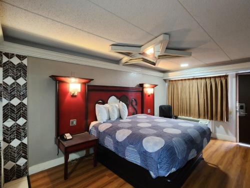 Imagen de la habitación del Hotel Americas Best Value Inn And Suites Little Rock At Scott Hamilton Dr. Foto 17