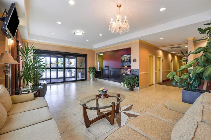 Imagen de los interiores del Hotel Americas Best Value Inn And Suites Livingston. Foto 16