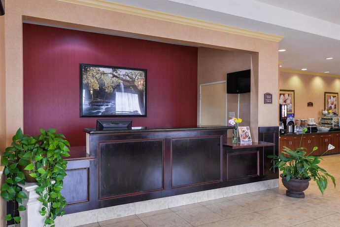 Imagen de los interiores del Hotel Americas Best Value Inn And Suites Livingston. Foto 18