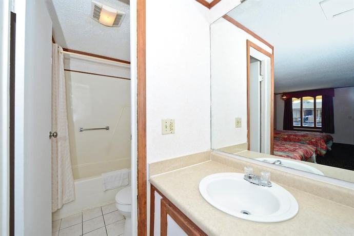 Imagen de la habitación del Hotel Americas Best Value Inn And Suites Warren Detroit. Foto 6