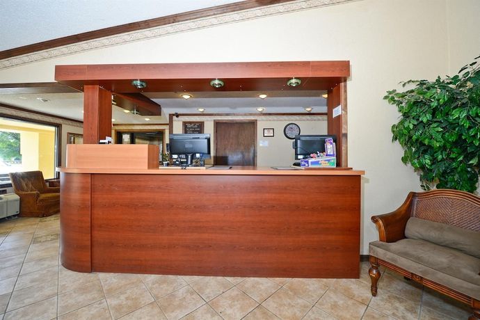 Imagen de los interiores del Hotel Americas Best Value Inn And Suites Warren Detroit. Foto 15