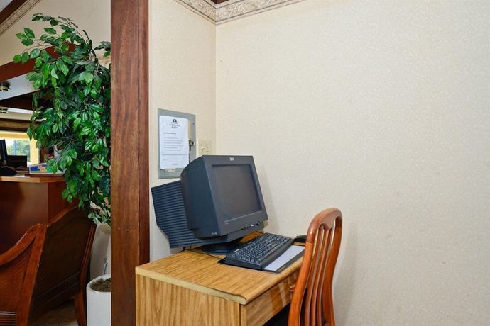 Imagen de los interiores del Hotel Americas Best Value Inn And Suites Warren Detroit. Foto 18