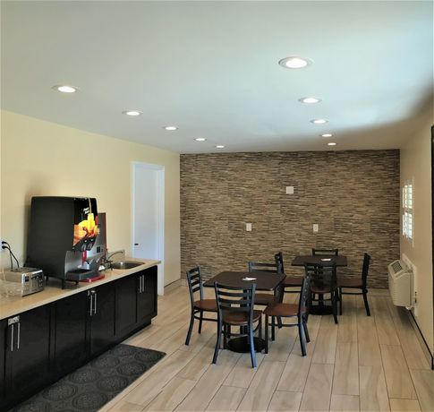 Imagen del bar/restaurante del Hotel Americas Best Value Inn Antioch. Foto 8