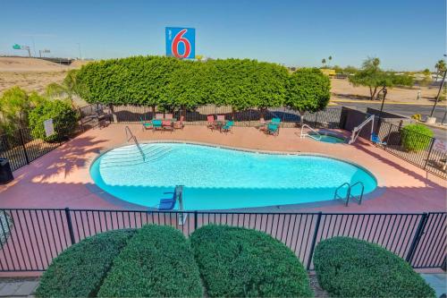 Imagen de la piscina del Hotel Americas Best Value Inn Apache Junction. Foto 20
