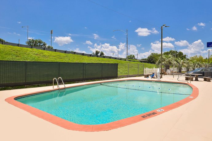 Imagen de la piscina del Hotel Americas Best Value Inn Augusta Historic Downtown. Foto 17