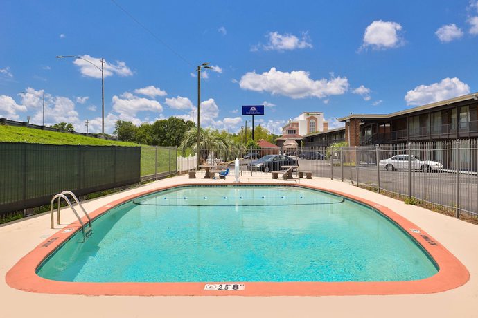 Imagen de la piscina del Hotel Americas Best Value Inn Augusta Historic Downtown. Foto 19